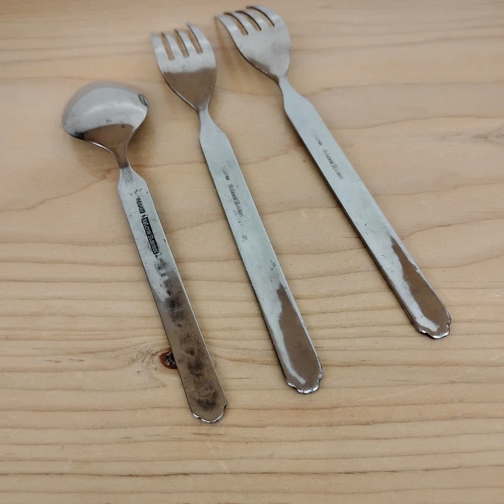 NST18 (STAINLESS) by National Stainless 2 Forks & Spoon Roses, Black‎ Accent